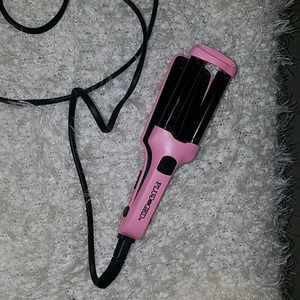 Plugged in waver. Used 2x. Very hot!